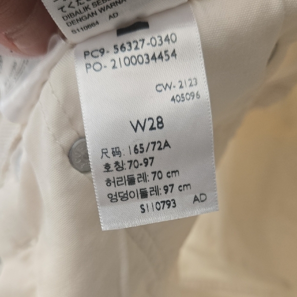 Levi's Cream Jean Shorts - Picture 7 of 8